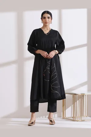 Swtantra Airskin Girl Embroidery Thread Work A-Line Kurta