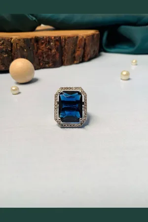 ABDESIGNS Silver-Plated Emerald Stone-Studded Adjustable Finger Ring