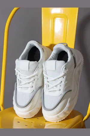 THE WHITE POLE Men Colourblocked High-Top Sneakers