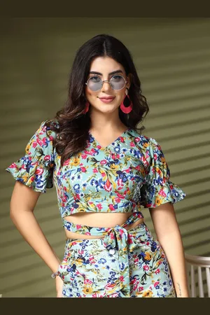 DressBerry Floral Print Puff Sleeve Crepe Crop Top
