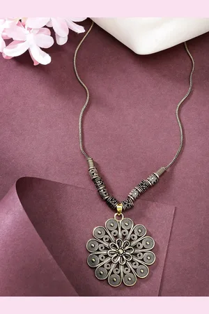 Anouk Women Gold-Plated Floral Shape Pendant & Chain