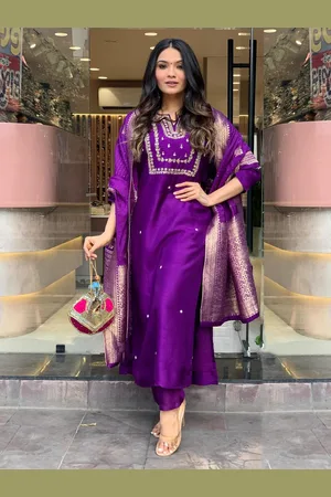 DIVASTRI Manushi Floral Embroidered Notch Neck Straight Kurta With Trousers & Dupatta
