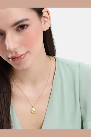 DressBerry Classic Rose Design Pendant with Chain