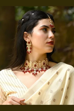 Alberre Odette Gold Plated Kundan Studded Choker Jewellery Set With Maang Tikka