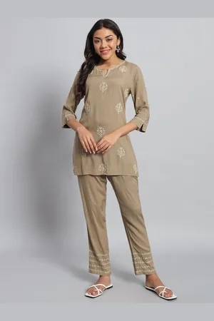 akheri Floral Embroidered Notched Neck Chikankari Straight Kurti With Trousers