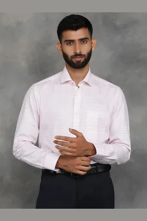Greenfibre Men Cutaway Collar Textured Solid Cotton Slim Fit Casual Shirt