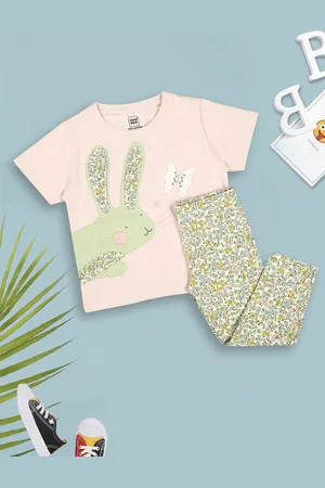 MeeMee Girls Printed T-shirt With Trousers