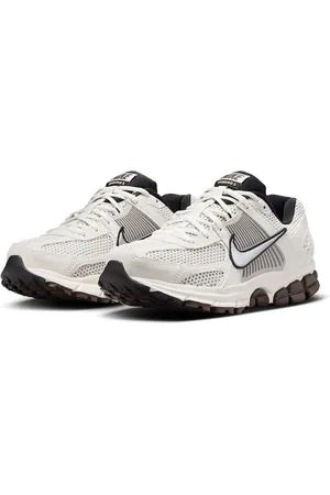 Nike Women Zoom Vomero 5 Sneakers