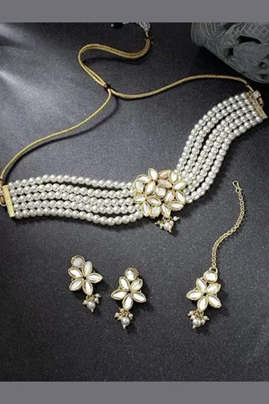 I Jewels Gold-Plated Stone-Studded & Beaded Necklace and Earrings With Maang Tika