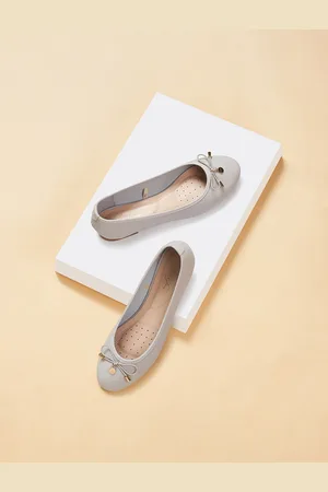 Pantaloons Textured Round Toe Bows Ballerinas