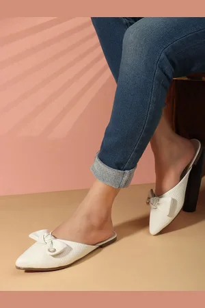 Carlton London Women Pointed Toe Textured Mules