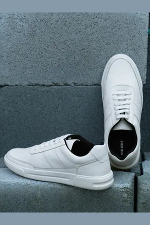 Highlander Men Solid Regular Sneakers