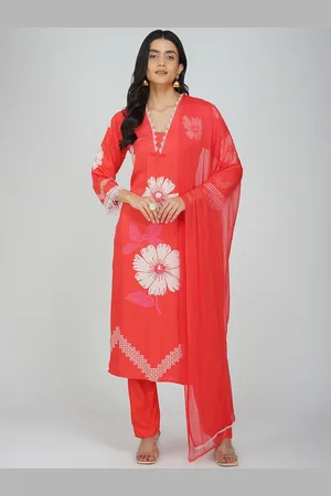 Charitra Women Floral Printed Regular Kurta with Trousers & With Dupatta