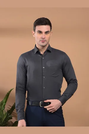 Cobb Men Spread Collar Textured Cotton Formal Shirt