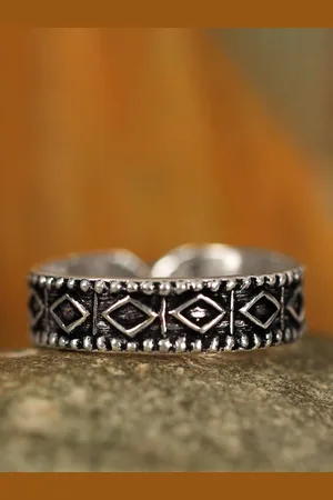 Exotic India Sterling Silver Engraved Daimond Finger Ring