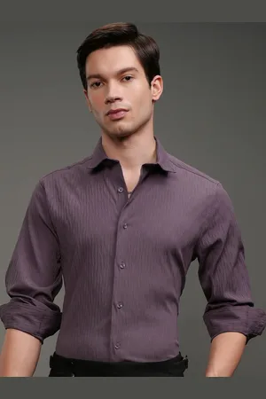 Highlander Men Slim Fit Cutaway Collar Textured Casual Shirt