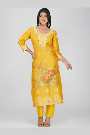 Charitra Women Floral Regular Pure Silk Kurta with Trousers & With Dupatta
