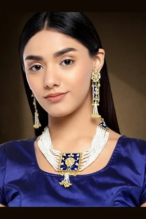 Peora Gold Plated & White Kundan & Pearls Studded Jewellery Set