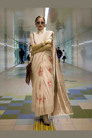 DIVASTRI Women Floral Printed Zari Saree With Blouse Piece