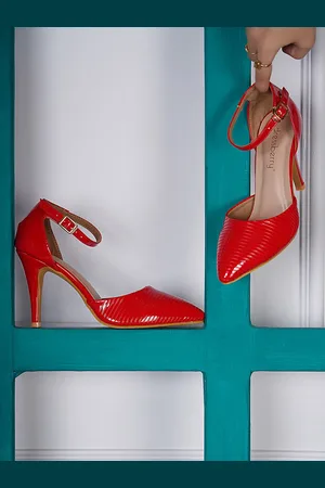 DressBerry Textured PU Pumps
