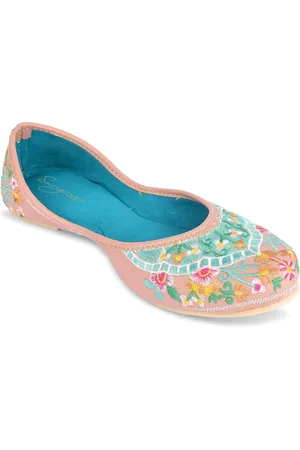 Sangria Women Embroidered Slip-on Mojaris