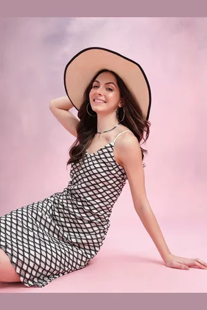 DressBerry Geometric Self-Design Shoulder Straps Crochet A-Line Dress with Side Slit
