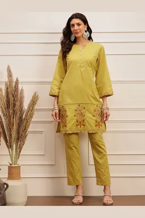 BARARA ETHNIC Women Floral Embroidered Regular Thread Work Kurti with Trousers