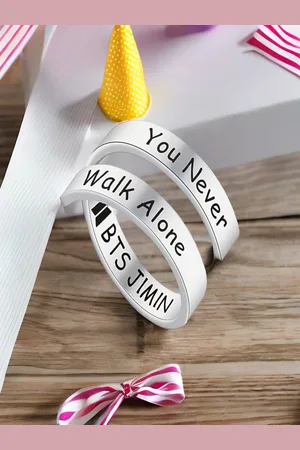 DIVASTRI Silver-Plated Sterling Silver Kpop Star Engraved Finger Ring