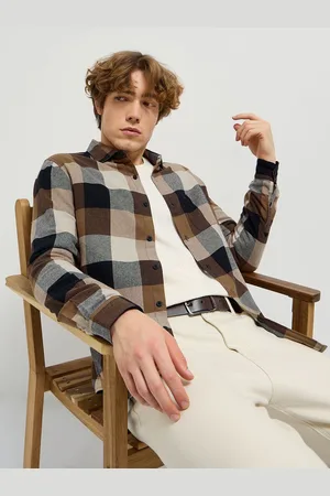The Bear House Men Spread Collar Checked Cotton Slim Fit Casual Shirt