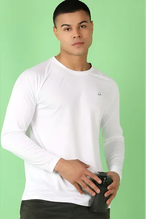 V-Mart Men Solid Round Neck T-shirt