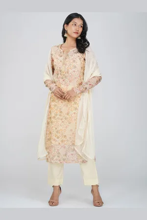 Charitra Women Floral Printed Regular Kurti with Trousers & With Dupatta