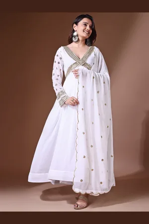 Ethnic Yard Women Ethnic Motifs Thread Work Kurta