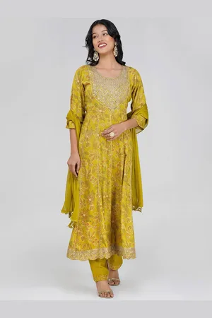 Charitra Women Floral Printed Regular Kurti with Trousers & With Dupatta