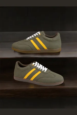 Styli Men Contrast Striped Court Sneakers