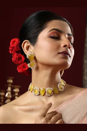 SOHI Women Gold-Plated Stone-Studded & Beaded Jewellery Set
