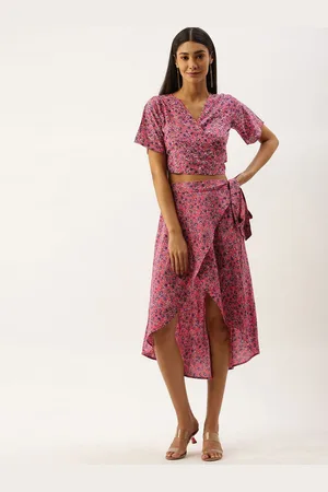Berrylush Floral Printed V-Neck Crop Top With Skirt