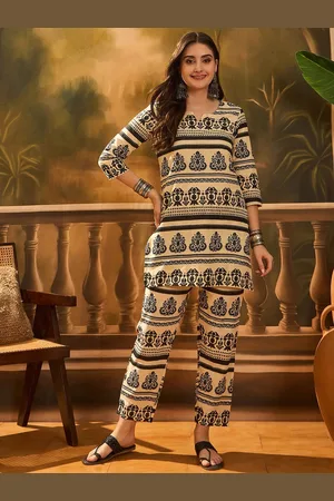 Sangria Printed Top & Trousers Co-Ords