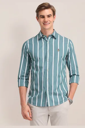U.S. Polo Assn. Men Spread Collar Vertical Striped Cotton Tailored Fit Casual Shirt