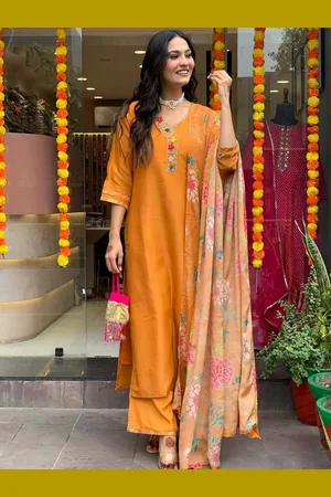 SHIJILA Women Trousers & Silk Blend