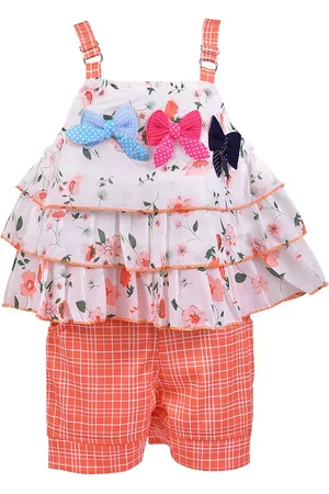 Wish Karo Girls White & Orange Printed Top with Shorts Clothing Set