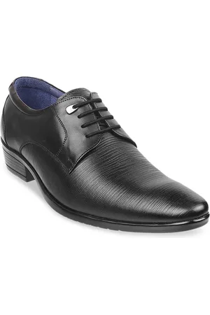 Metro Men Black Solid Leather Formal Derbys
