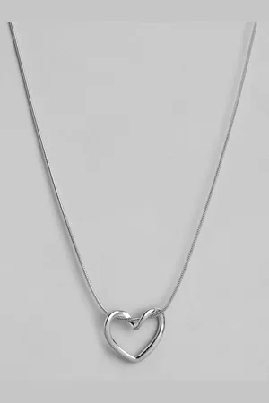 DressBerry Heart-Shaped Necklace