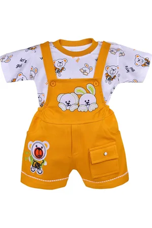 Wish Karo Kids Printed T-shirt With Dungarees
