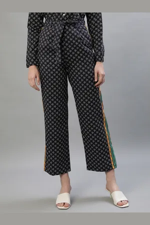 ICONIC Women Geometric Printed Straight Fit Pure Cotton Cropped Trousers