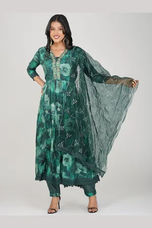 Charitra Women Floral Printed Regular Beads and Stones Kurti with Trousers & With Dupatta