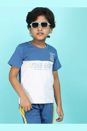 V-Mart Boys Printed T-shirt with Shorts
