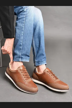San Frissco Men Perforations Sneakers