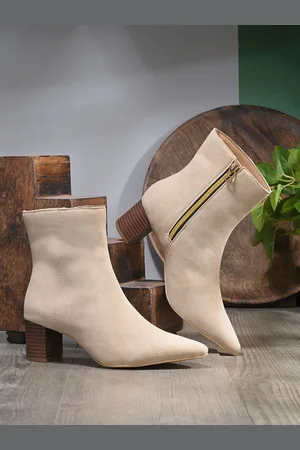 DressBerry Women Round-Toe Chelsea Boots