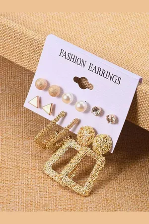 DressBerry Contemporary Hoop Earrings