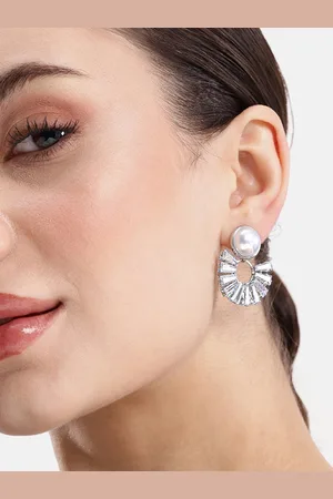 DressBerry Contemporary Drop Earrings